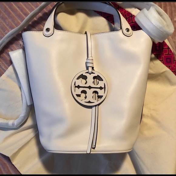 Tory Burch Handbags - NEW!! Tory Burch Miller Bucket Tote